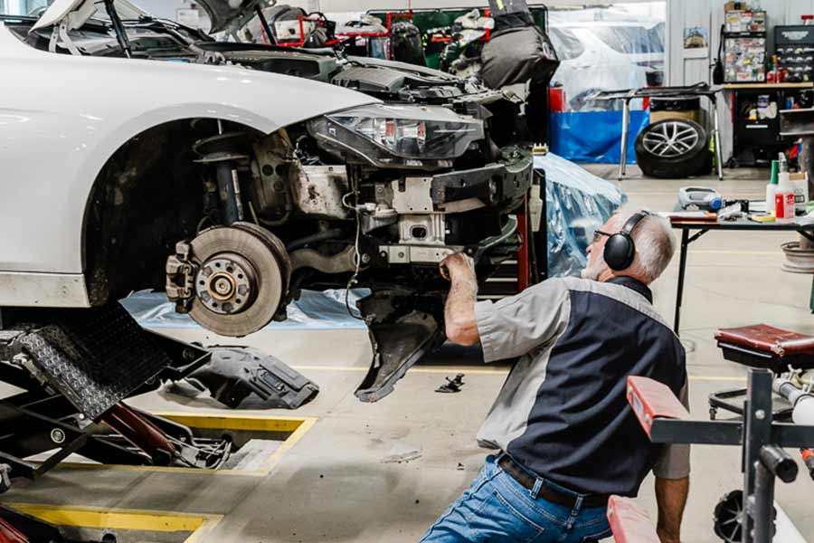 Tech-performing-front-end-repair-01